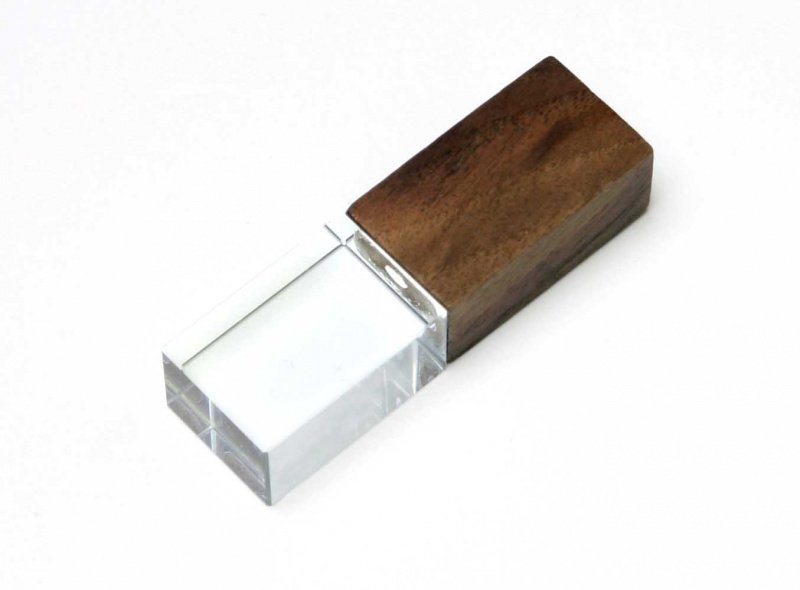 cristal_Wood-01.R Флеш-накопитель прямоугольной формы, под гравировку 3D логотипа, материал стекло, с деревянным колпачком красного цвета, оранжевый_3